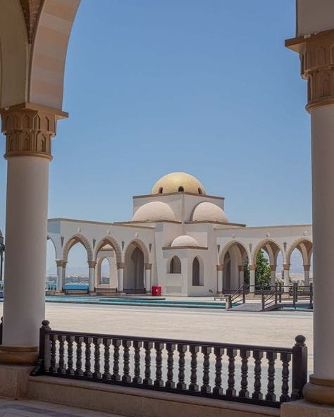 Sahl Hasheesh hotels offering luxury accommodations by the Red Sea, featured on Egypt Tour Magic.