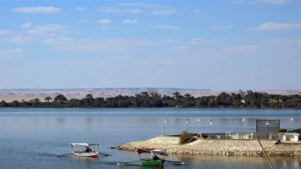 Explore Qaron lake