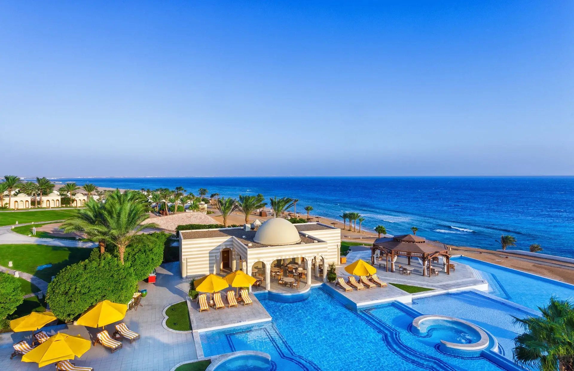 Hurghada Resort, offering a relaxing beachfront stay with Egypt Tour Magic.