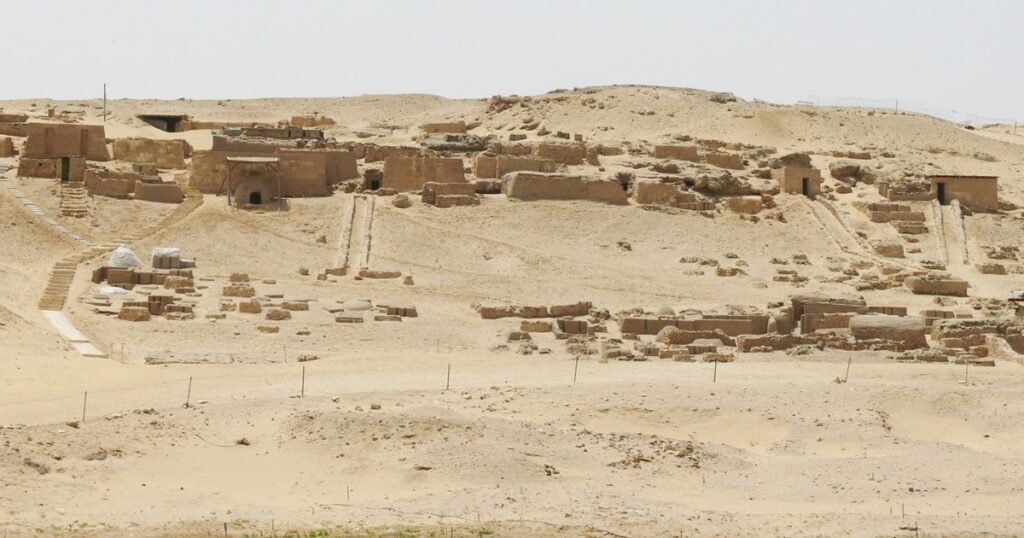 The Workers Village The Pyramid of Khufu