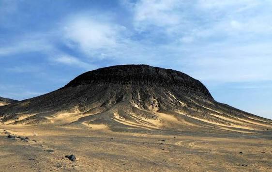 black desert Bahariya Oasis - Egypt tour Magic