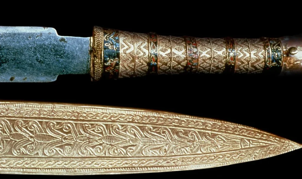 The Golden Dagger - Egypt tour magic