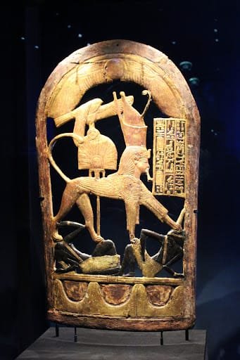 The Shield of king tut - Egypt tour magic
