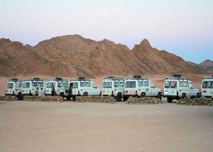 Hamada Desert Safari-Egypt tour magic